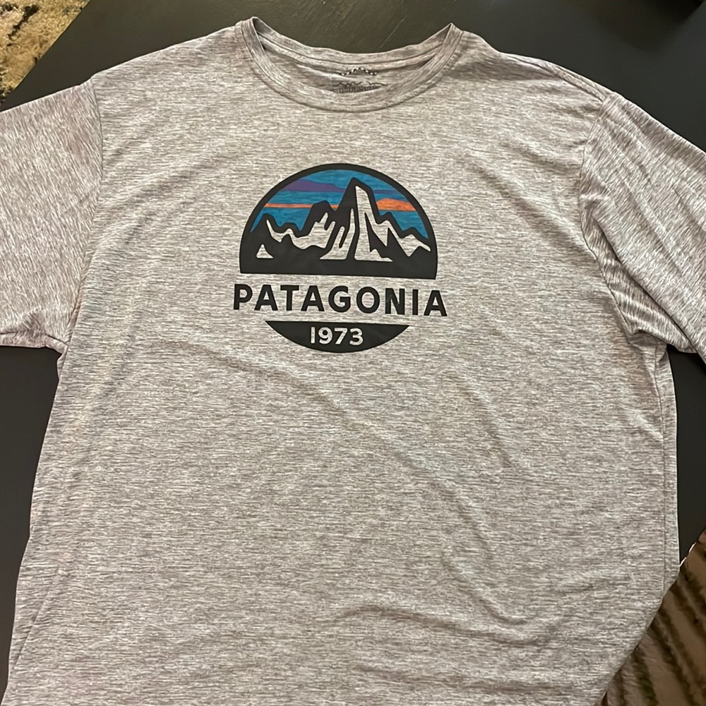 *PATAGONIA* Capilene Cool Daily Graphic Shirt